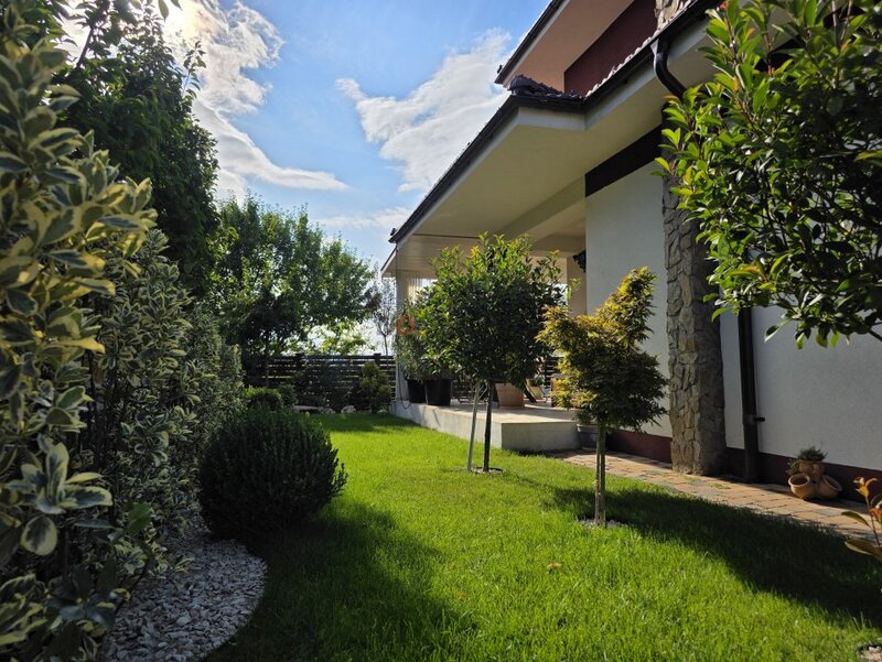 Casa inteligenta, sustenabila si eleganta, refugiul unui designer